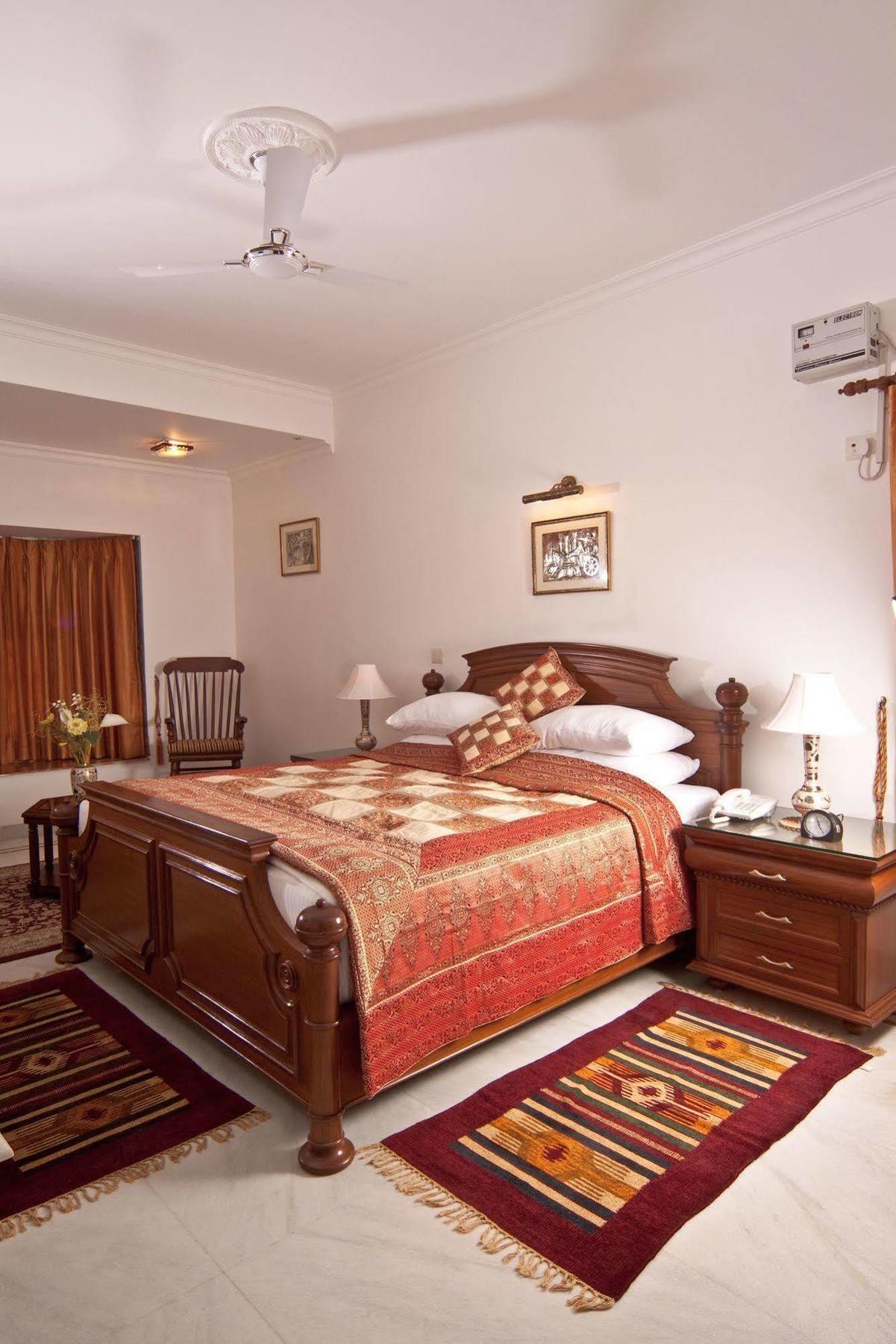 גורגאון The Mayflower Hotel מראה חיצוני תמונה